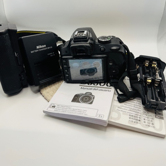 Nikon D3300 Camera - Picture 2 of 8